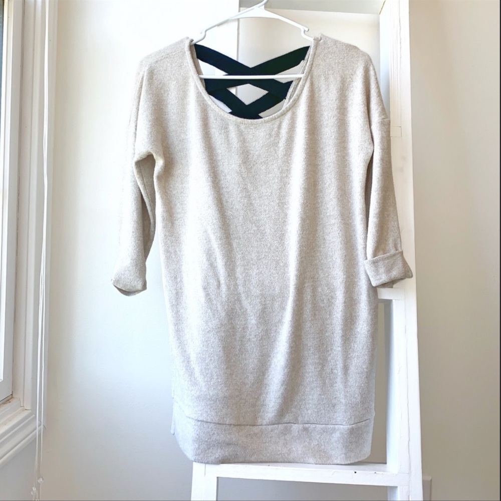 NWOT comfy open back sweater!!
